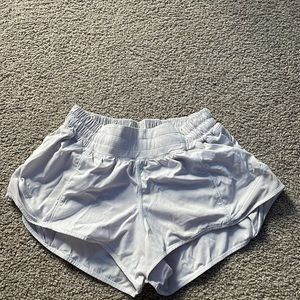 Lululemon hotty hot low rise shorts 2.5in